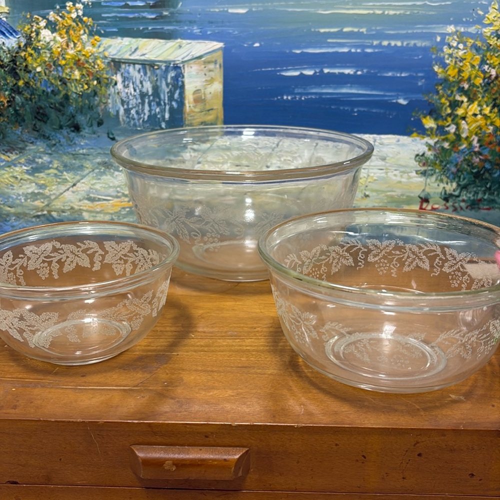 Set of 3 Bartlett Collins Nesting Mixing Bowls Frosted Grape/Grapevine Design